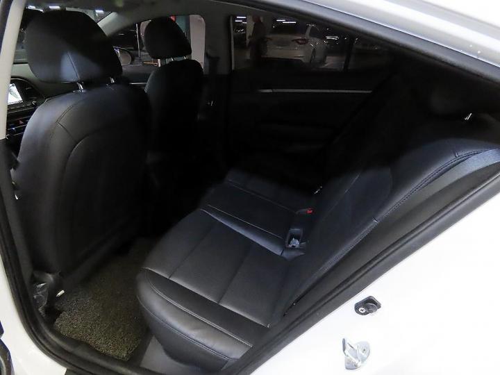 Hyundai Avante AD 1.6 GDi Value Plus 8