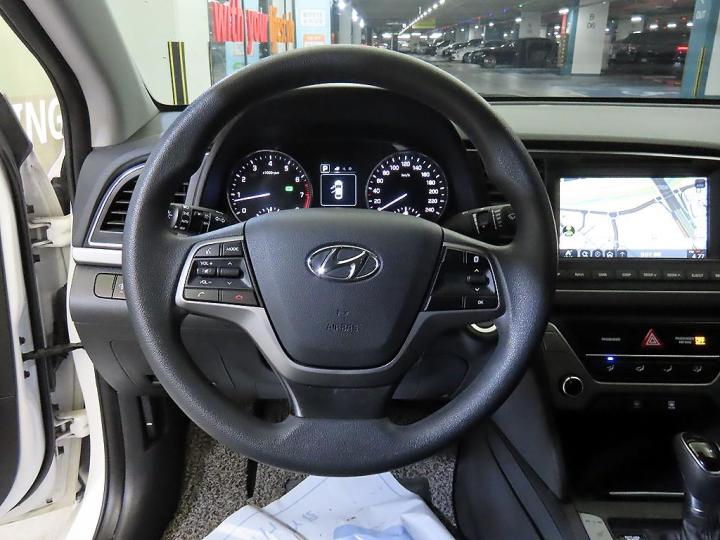 Hyundai Avante AD 1.6 GDi Value Plus 9