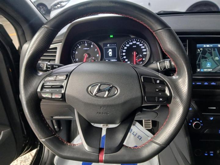 Hyundai Avante AD 1.6 T-GDi Sport 9