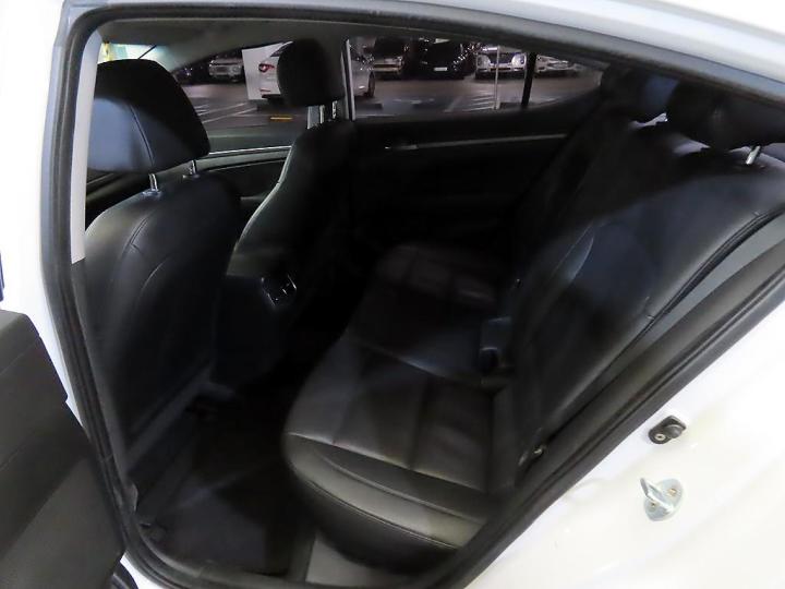 Hyundai Avante AD 1.6 GDi Smart 8