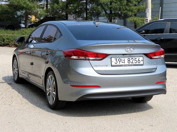 Hyundai Avante AD 1.6 GDi Value Plus 4