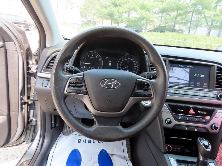 Hyundai Avante AD 1.6 GDi Value Plus 9