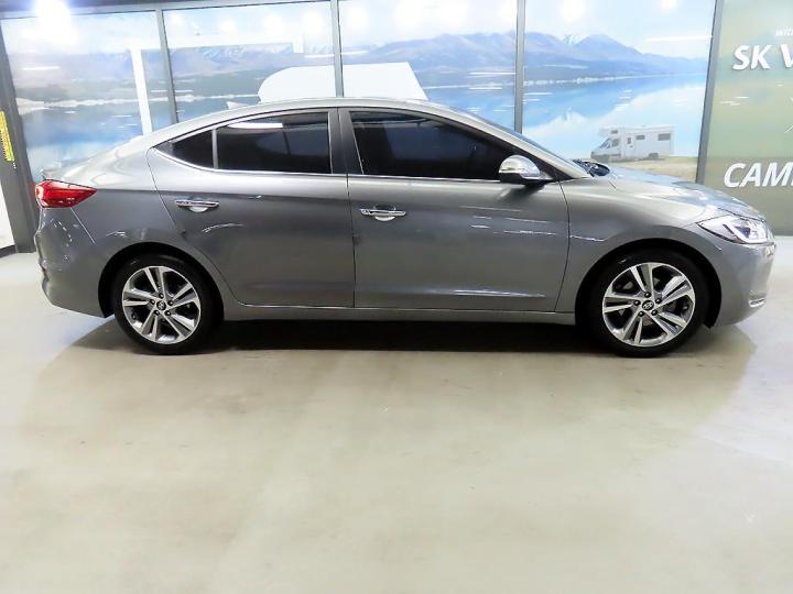 Hyundai Avante AD 1.6 GDi Premium 4