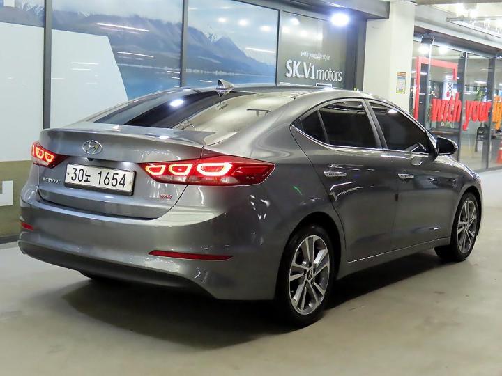 Hyundai Avante AD 1.6 GDi Premium 5