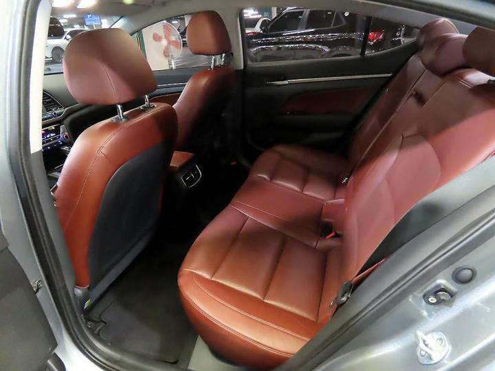 Hyundai Avante AD 1.6 GDi Premium 8