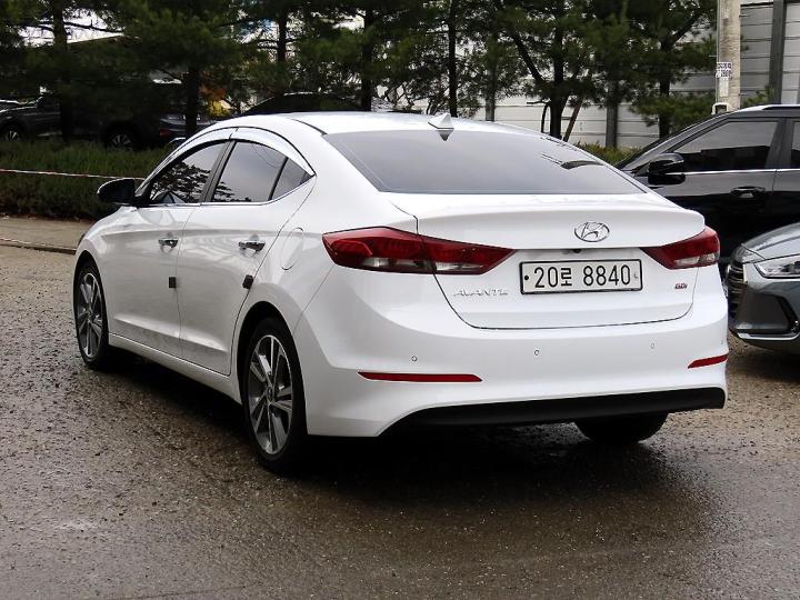Hyundai Avante AD 1.6 GDi Premium 4