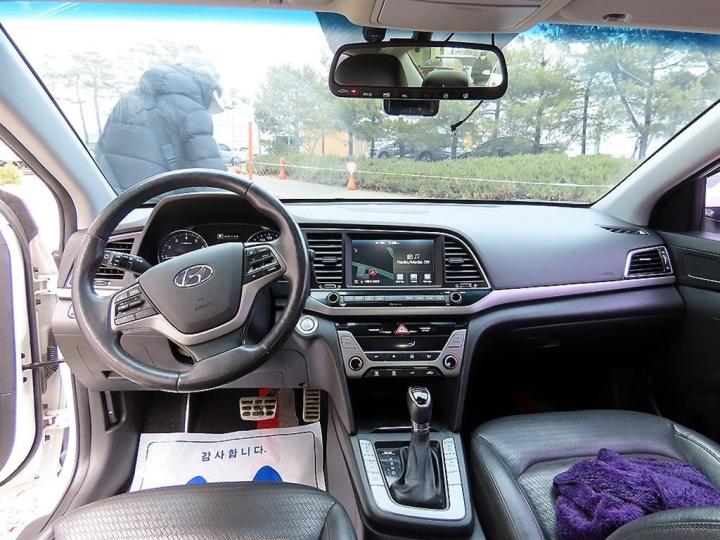 Hyundai Avante AD 1.6 GDi Premium 8