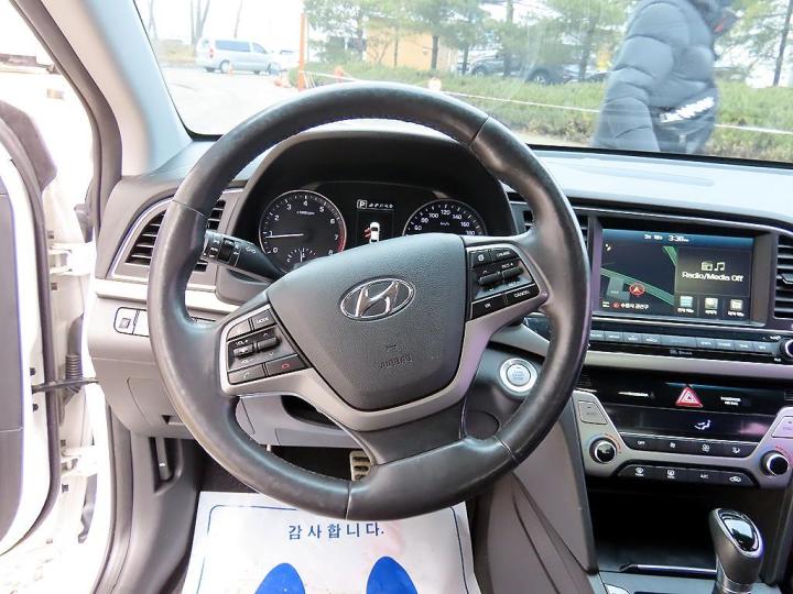 Hyundai Avante AD 1.6 GDi Premium 9