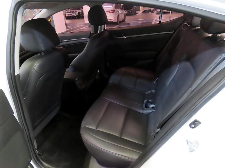 Hyundai Avante AD 1.6 GDi Value Plus 8