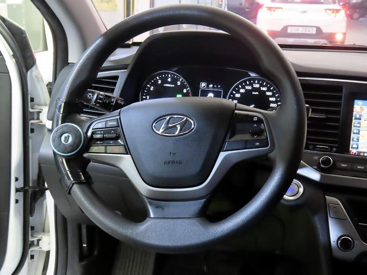 Hyundai Avante AD 1.6 GDi Value Plus 9