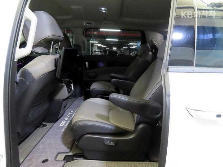 Kia Carnival Hybrid 1.6 HEV Gravity 8