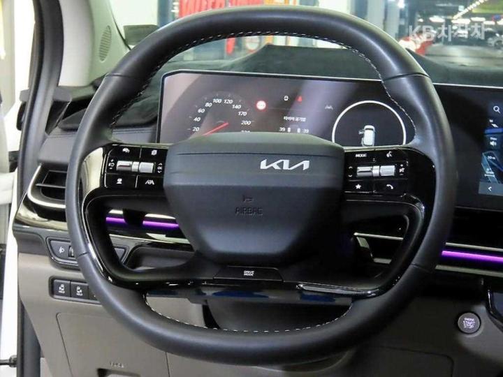 Kia Carnival Hybrid 1.6 HEV Gravity 9