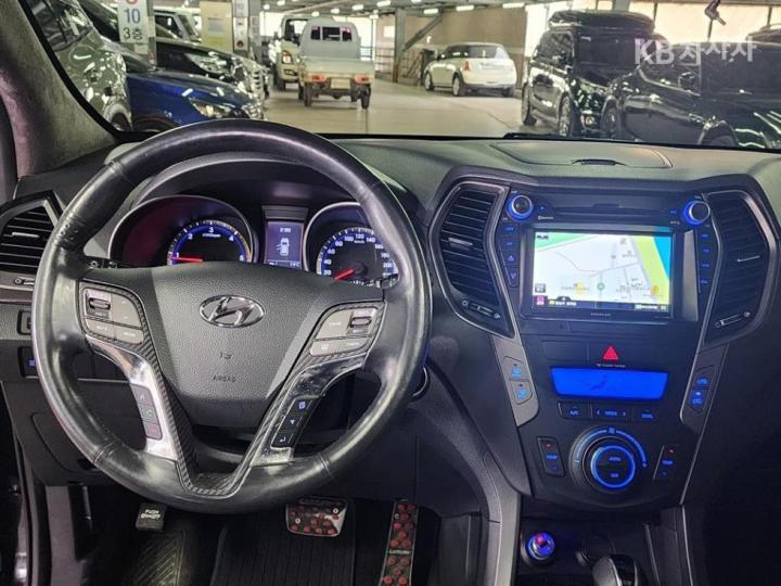 Hyundai Santa Fe DM R2.0 2WD PREMIUM Base Type 10