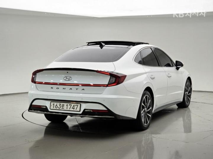 Hyundai Sonata Hybrid DN8 2.0 Hybrid Premium Plus 4