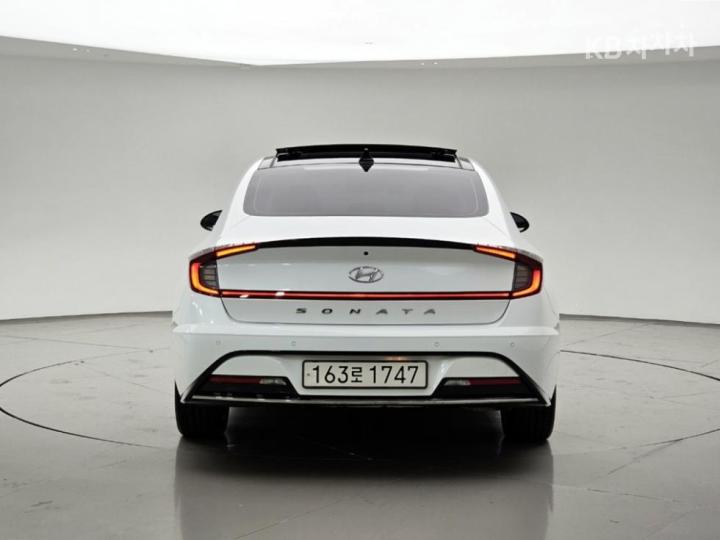 Hyundai Sonata Hybrid DN8 2.0 Hybrid Premium Plus 5
