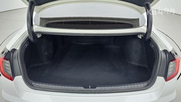 Hyundai Sonata Hybrid DN8 2.0 Hybrid Premium Plus 6