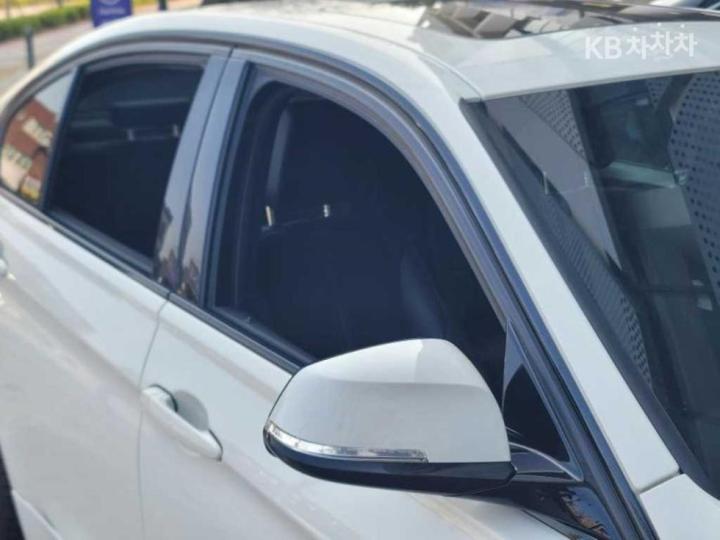 BMW 3 Series New 330i F30 M Sport 5