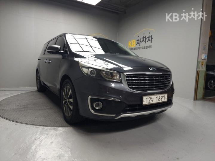 Kia Carnival 2.2 Diesel Luxury 3