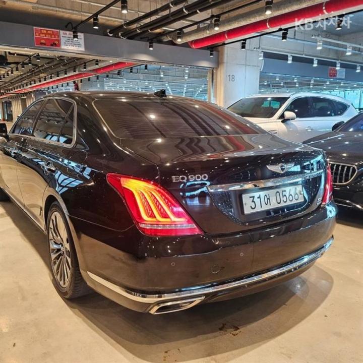 Genesis EQ900 5.0 GDI AWD Prestige 4