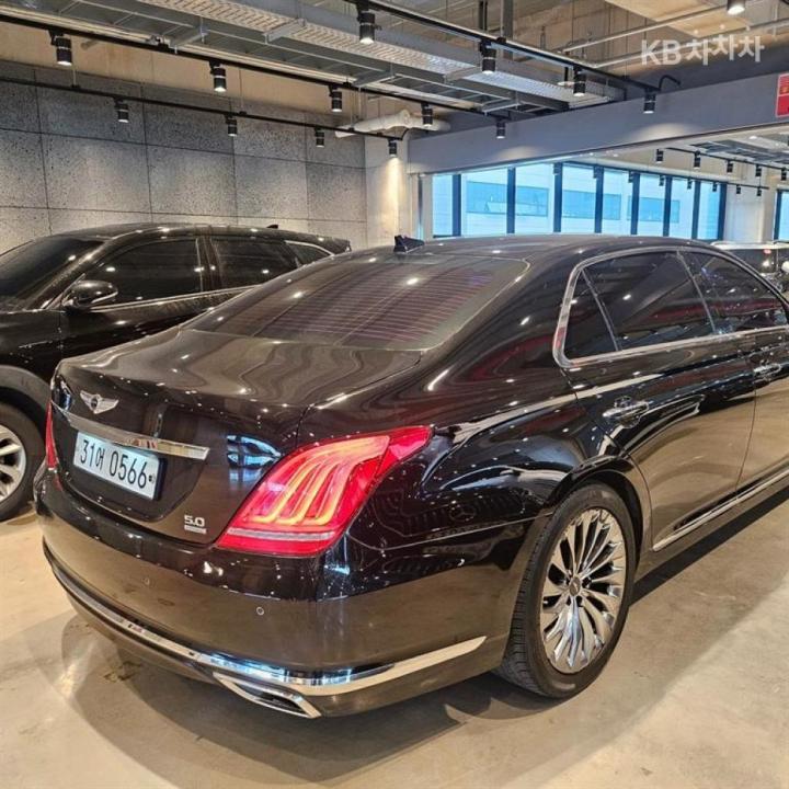 Genesis EQ900 5.0 GDI AWD Prestige 6