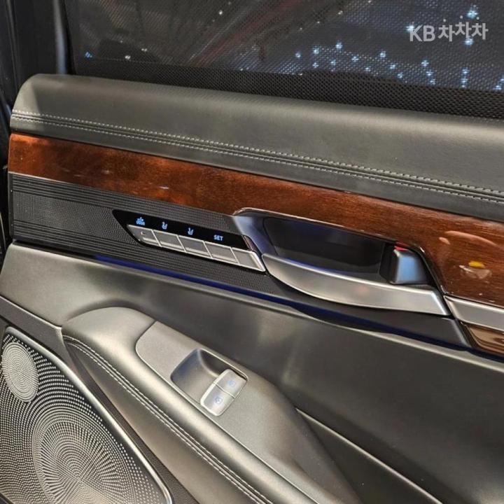 Genesis EQ900 5.0 GDI AWD Prestige 9