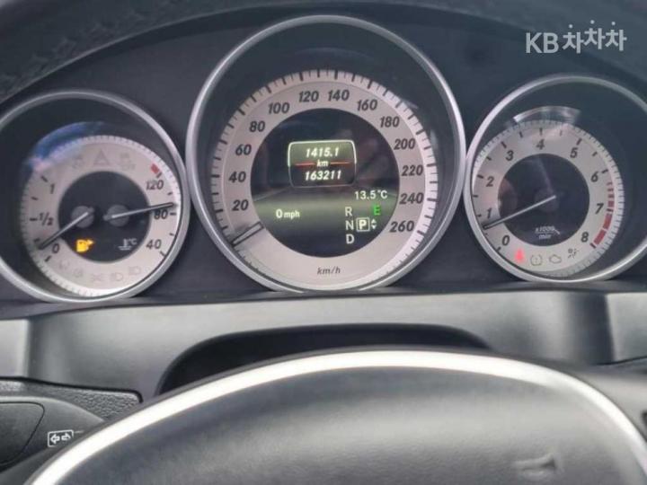 Mercedes-Benz E-Class New E200 Cabriolet A207 4