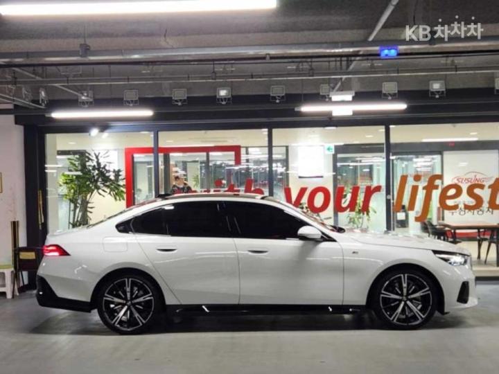 BMW 5 Series New G60 530i xDrive M Sport 4