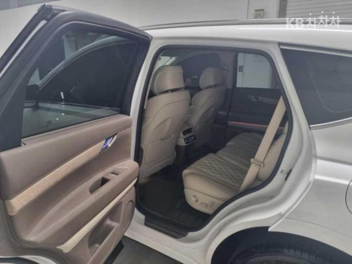 Genesis GV80 2.5 Turbo Gasoline 2WD 9