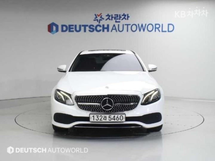 Mercedes-Benz E-Class W213 E300 Avantgarde 4
