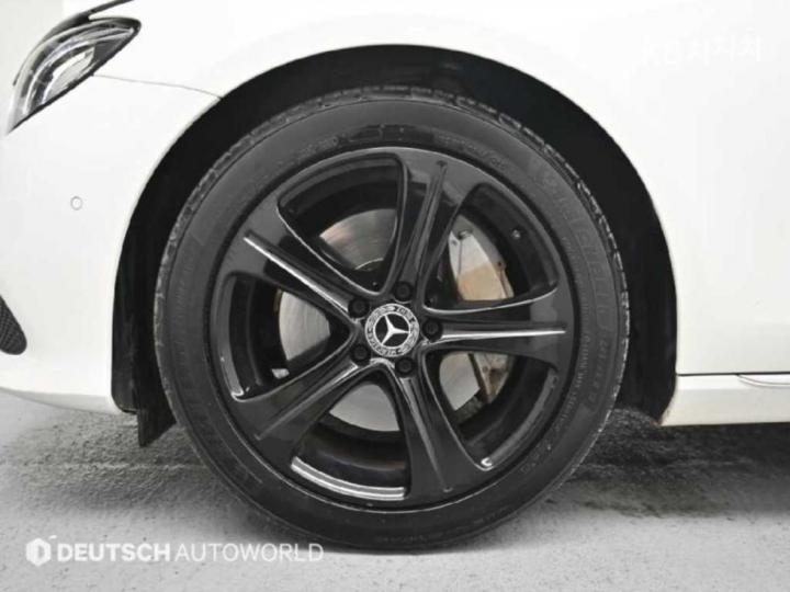 Mercedes-Benz E-Class W213 E300 Avantgarde 6