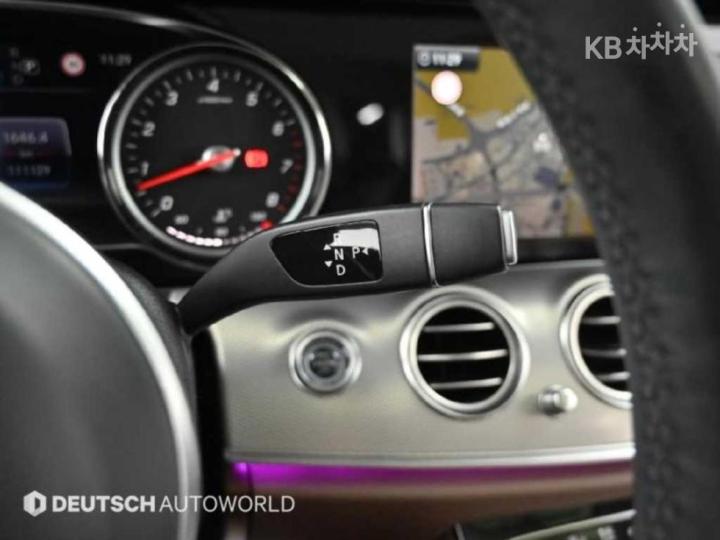 Mercedes-Benz E-Class W213 E300 Avantgarde 10