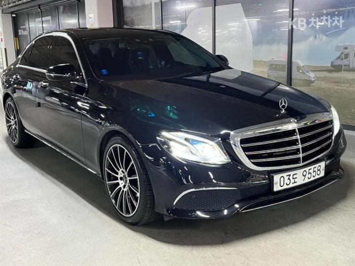 Mercedes-Benz E-Class W213 E220d Exclusive 2