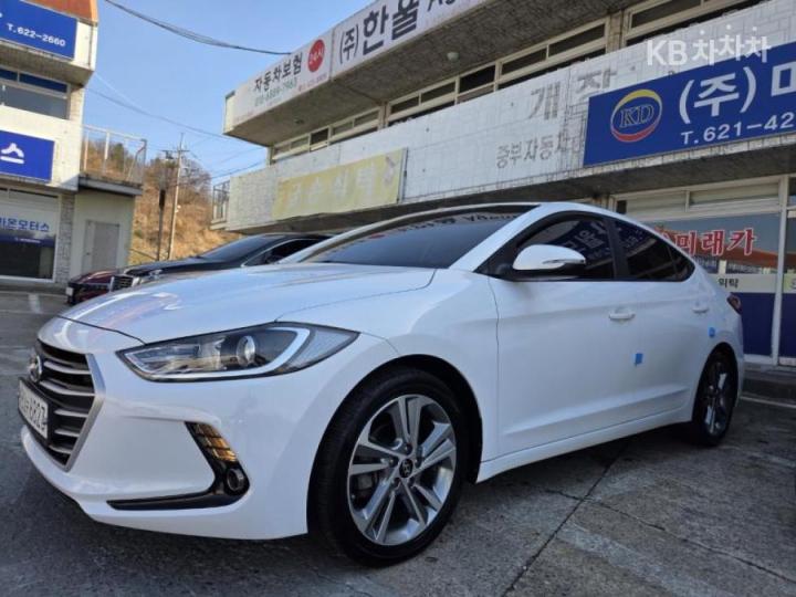 Hyundai Avante AD 1.6 GDi Value Plus 4