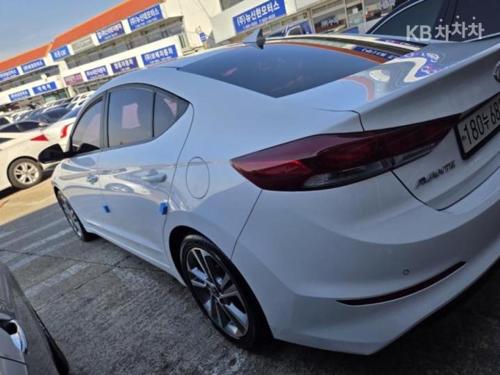 Hyundai Avante AD 1.6 GDi Value Plus 6