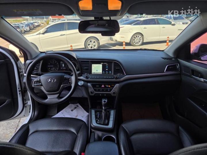 Hyundai Avante AD 1.6 GDi Value Plus 8