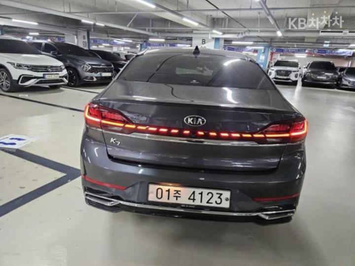 Kia K7 Premier 2.5 GDi Noblesse 5