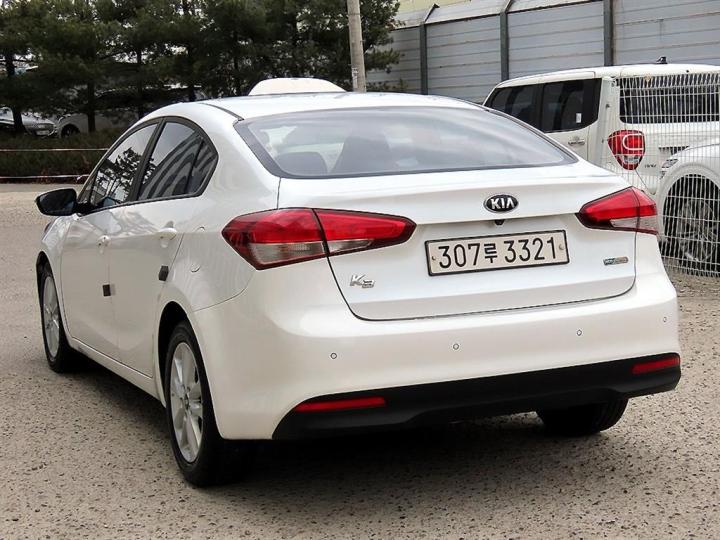 Kia K3 Diesel 1.6 Diesel Deluxe 4