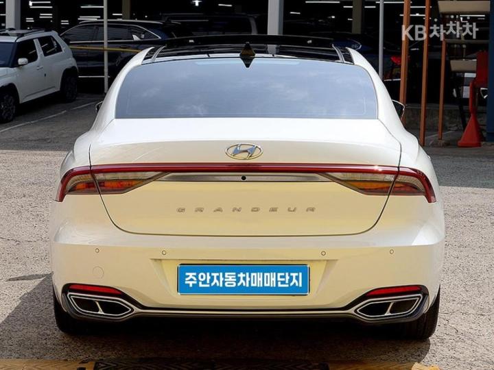 Hyundai Grandeur Hybrid 2.4 Calligraphy 4