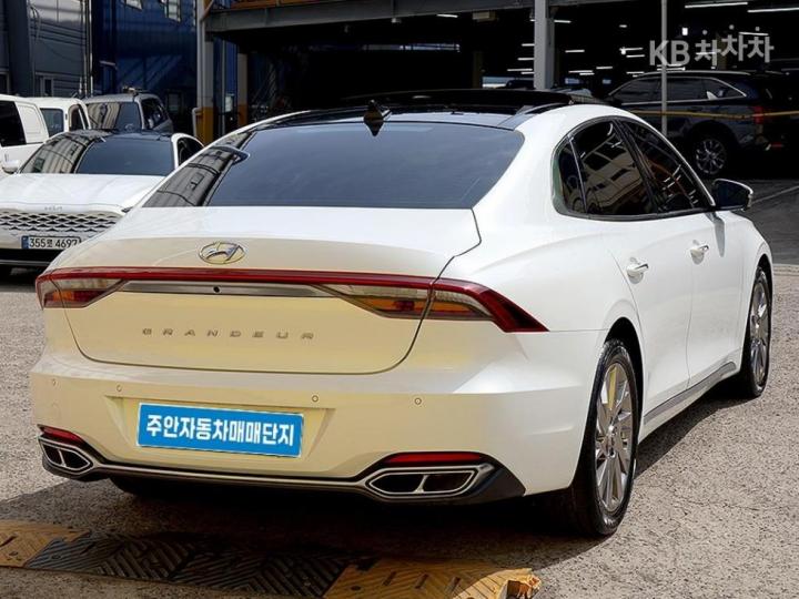 Hyundai Grandeur Hybrid 2.4 Calligraphy 5