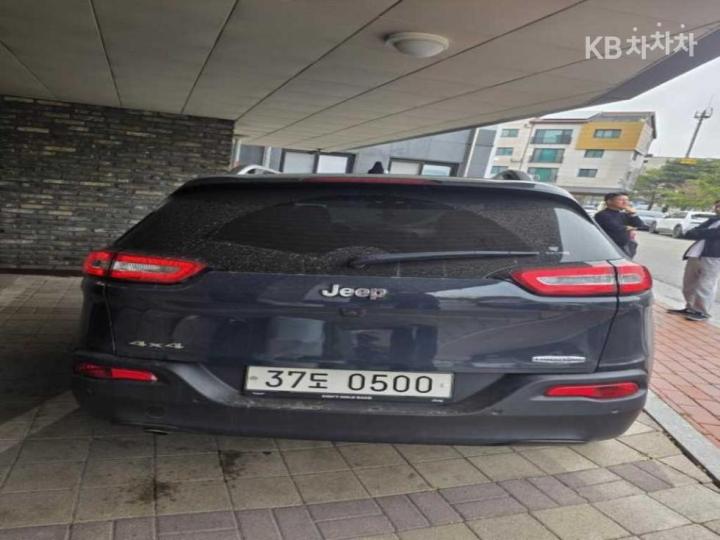 Jeep Cherokee 2.4 Longitude High 6