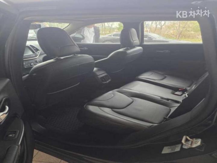 Jeep Cherokee 2.4 Longitude High 9