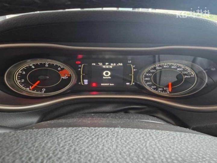 Jeep Cherokee 2.4 Longitude High 10