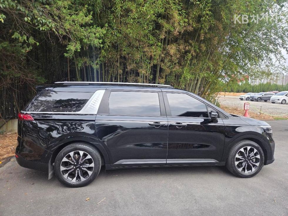 2022 - kia carnival