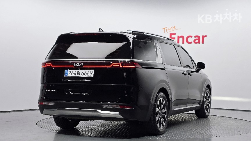 2022 - kia carnival