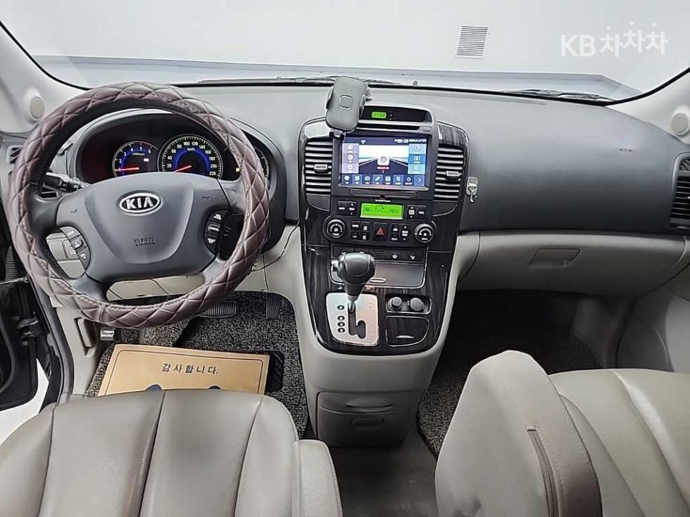 2011 - kia carnival