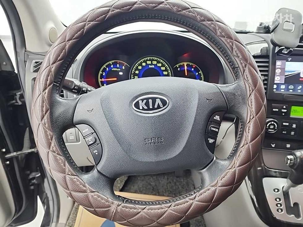 2011 - kia carnival