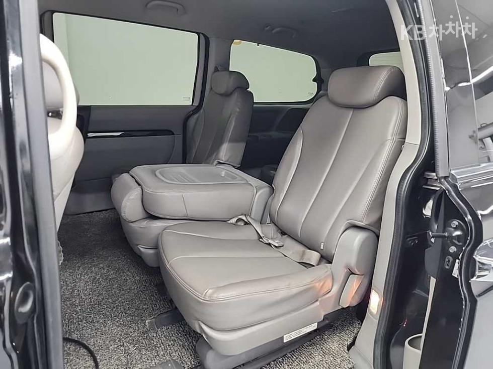 2011 - kia carnival