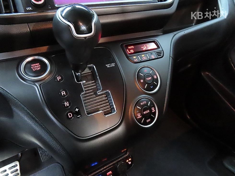 2023 - kia kia