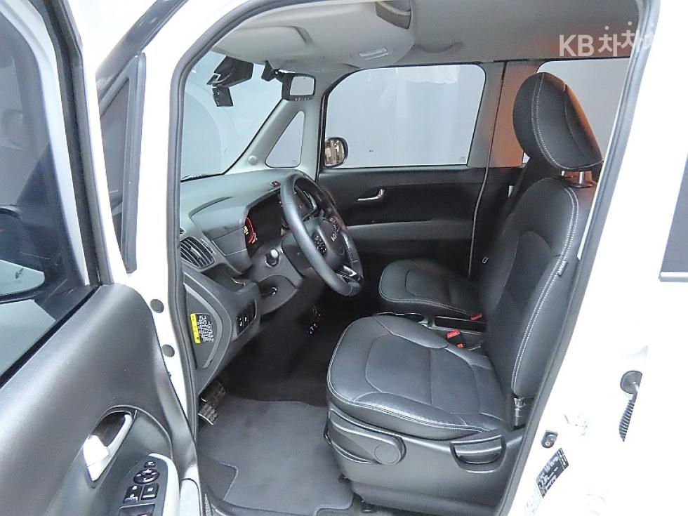 2023 - kia kia