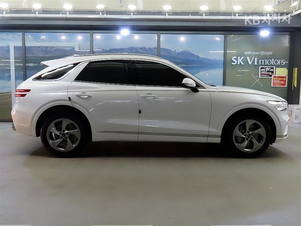 2024 Genesis GV70 photo